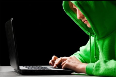При таком хищении средства поступают на счет очевидно не работающей компании - директор номинальный, адрес фиктивный, налоговая нагрузка имитируется, а единственное поступление - украденные деньги», - отмечает собеседник газеты.