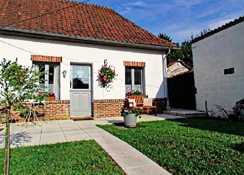 Германия, 21635 Jork/Niederelbe OT Estebrügge, Buxtehuder Straße 61, Яблоневая плантация  2,8 га и четыре жилых дома  2750 кв.м, Цена : 675.000 EUR (продажа)
