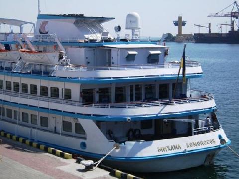 Круизный теплоход класса река-море «Михаил Ломоносов» Цена : 600.000 руб/мес. (аренда)