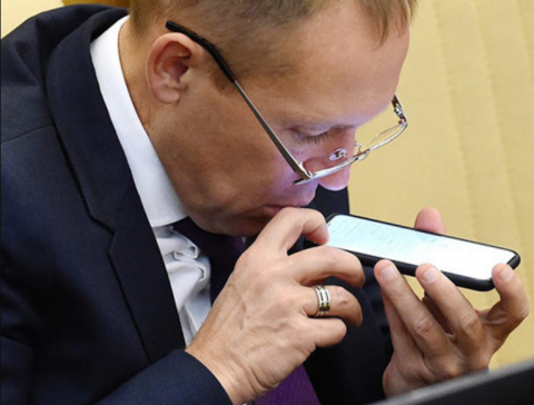 Запретить продавать смартфоны и ноутбуки без российского ПО, - Глава комитета нижней палаты парламента по экономической политике Сергей Жигарев (ЛДПР)