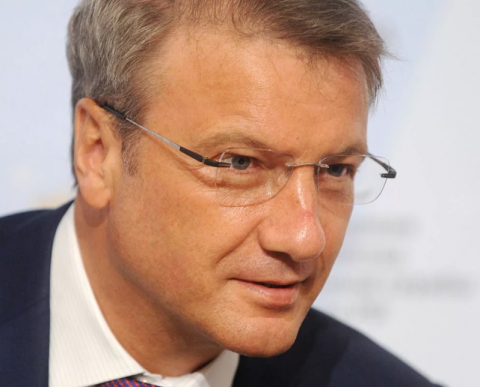 По мнению Грефа, важно не подогревать панические настроения разговорами об отмене хождения валюты в стране.