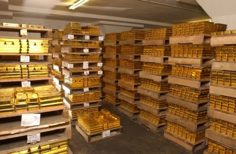 Все три банка в 2016 году получили регистрацию на бирже драгметаллов Шанхая. ВТБ в апреле объявлял о планах продавать до 100 тонн золота в Китай ежегодно.