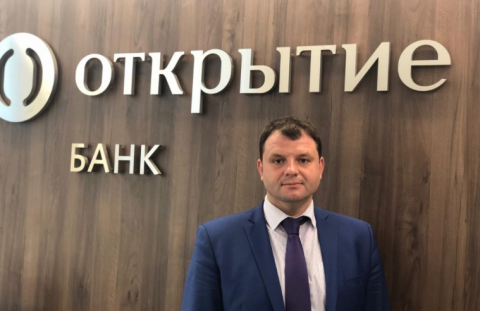 Сезон "охоты" на заемщиков стартовал в преддверии грядущих ограничений предельной долговой нагрузки - закредитованным гражданам можно выдать ссуду без нагрузки на капитал только до 1 октября 2019 года.