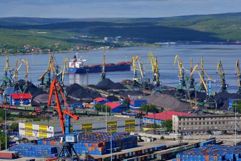 На основании распоряжений ТУ Росимущества передан  в собственность порт г. Магадана