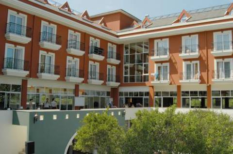 Турция, Кемер, отель  4 звезды  ОП = 3000 кв.м, Цена : 1.650.000 EUR  (продажа)