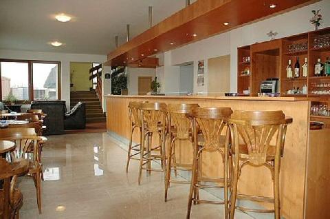 Чехия, Прага, Horomerice, Prague-Zapad, гостиница  2900 кв.м, Цена : 2.400.000 EUR (продажа)