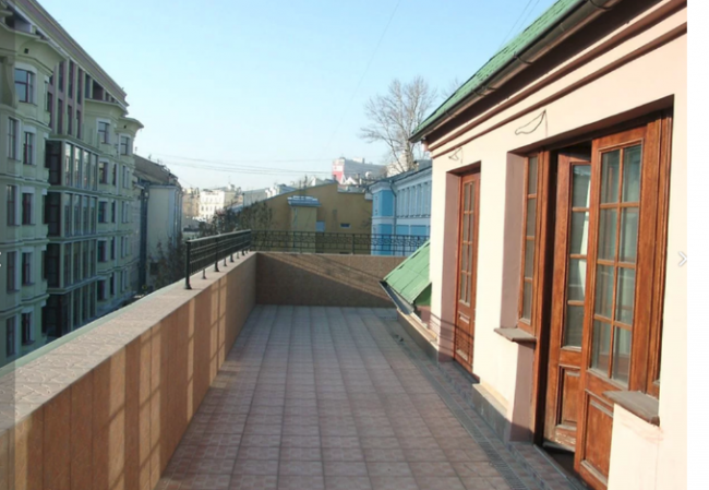 Не имеет статуса памятника. Кадастровый номер - 77:01:0001069:1076 . Площадь земельного участка — 1416,5 кв.м; Право аренды сроком на 43 года