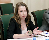 Центральный Банк РФ  отпускает рубль: Продажи валюты на бирже снизят вдвое